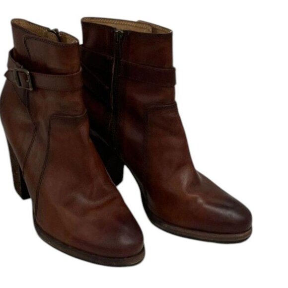 Frye Pattie Cognac Leather Belt Cute Ankle Booties Sz 8 - Picture 1 of 6